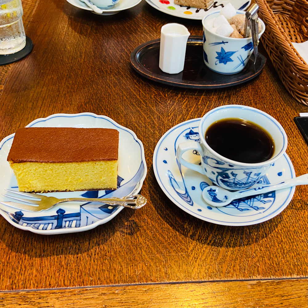 長崎阿蘭陀珈琲館のデザートはカステラとコーヒー